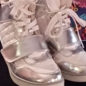 Arizona White/Silver Trendy High Top Sneakers